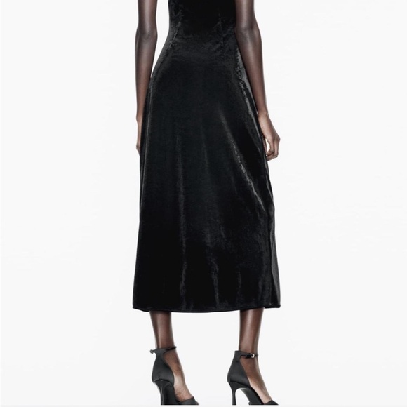 BNWT Zara Velvet Midi Dress - Picture 2 of 3